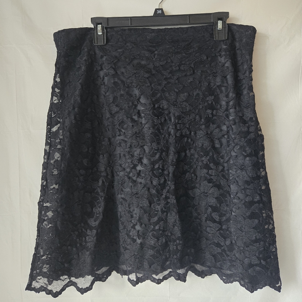 Daisy Fuentes Lacy Black Skirt Size 12 Under Lining. Casual Or Dressy For Office